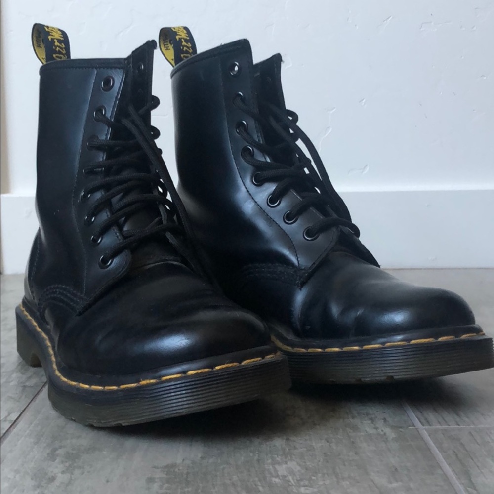 Doc Marten’s Classic Boots (Women’s 1460 Smooth)